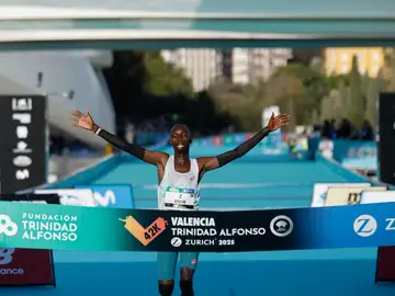El keniata John Korir se impone con autoridad en la Maratón de Valencia El keniata John Korir se impone con autoridad en la Maratón de Valencia