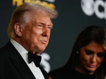 Trump Kennedy Center Honors President Donald Trump and first lady Melania Trump walk the red carpet before the 48th Kennedy Center Honors, Sunday, Dec. 7, 2025, at the John F. Kennedy Center for the Performing Arts in Washington. (AP Photo/Julia Demaree Nikhinson)