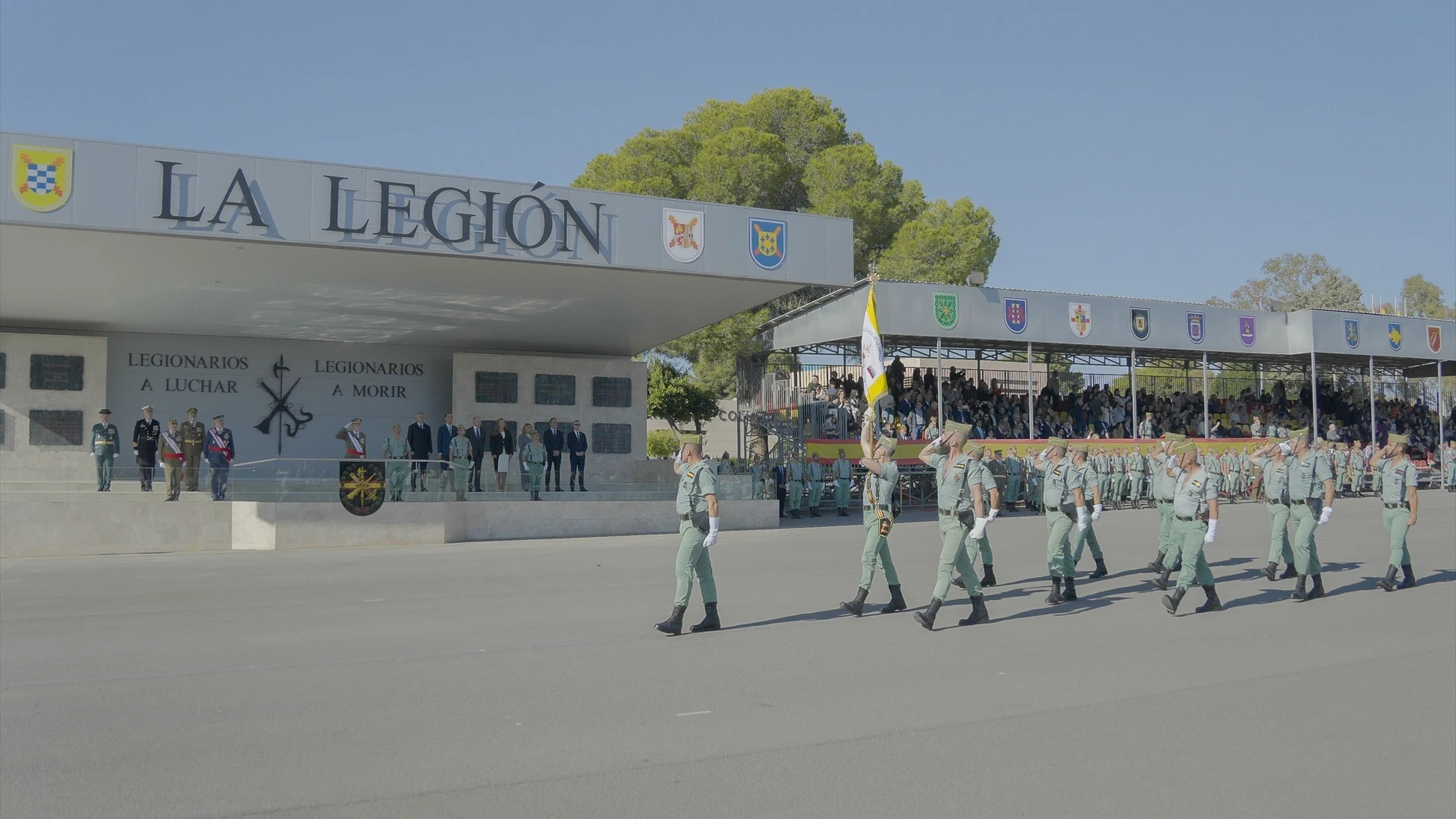 Imagen de este lunes de la conmemoración de la festividad de la Inmaculada por parte de la Brigada de la Legión en su base Álvarez Sotomayor en Viator (Almería).