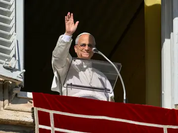 Pope Leo XIV Angelus prayer in Vatican City VATICAN CITY (Vatican City State (Holy See)), 08/12/2025.- An handout image provided by Vatican Media shows Pope Leo XIX leading the Angelus prayer in Saint Peter's Square, Vatican City, 08 December 2025. (Papa) EFE/EPA/VATICAN MEDIA HANDOUT HANDOUT EDITORIAL USE ONLY/NO SALES