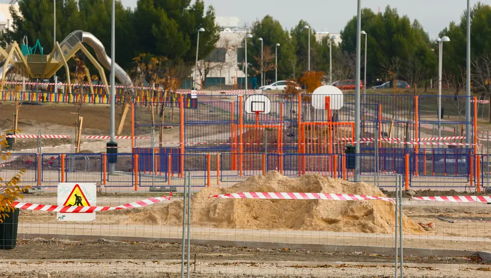 Obras de mejora de zonas verdes en el Ensanche de Vallecas. © Jesus G. Feria.