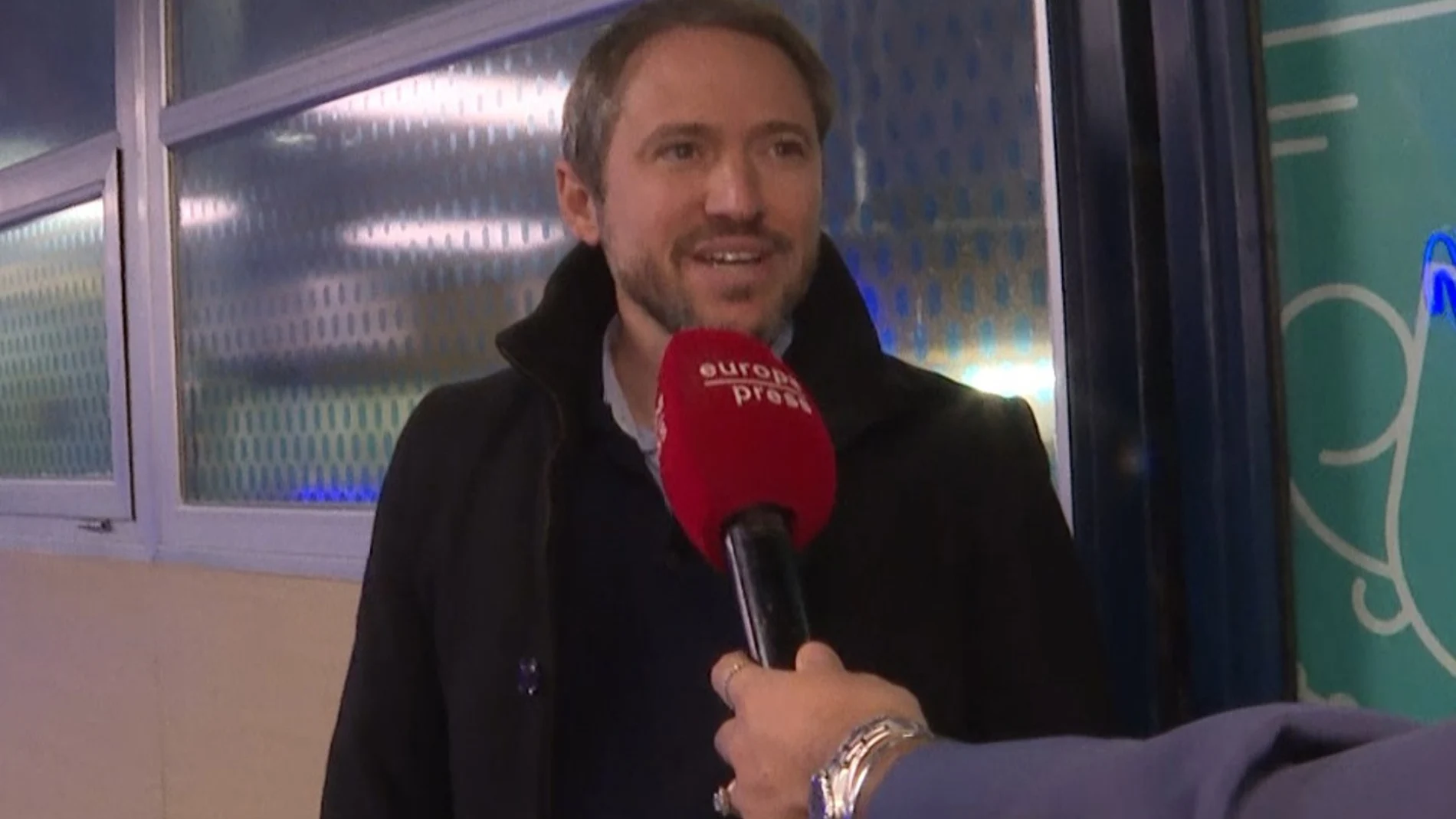 Manuel Martos se refugia en sus hijos y apoya a Raphael mientras su exmujer, Amelia Bono, presume de nuevo novio