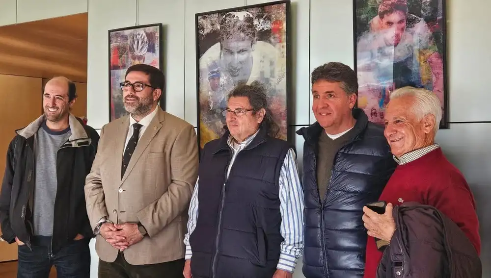 S'hastre junto a Sánchez Cabrera, Carlos Sastre y Víctor Sastre