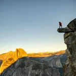 Mahatma Gandhi: "La fuerza no proviene de la capacidad física. Proviene de una voluntad indomable"