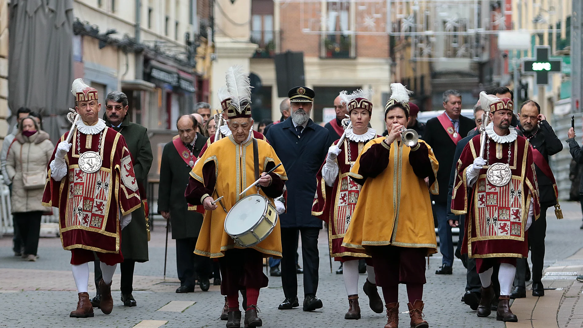 Tradicional procesión de la Inmaculada en la capital leonesa
