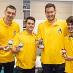 Puente Salud Mental y Recoletas Atl&eacute;tico Valladolid felicitan la Navidad a trav&eacute;s de la mu&ntilde;eca artesanal de trapo "Micaela" realizada por los usuarios