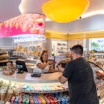 Estaci&oacute;n de servicio Mateo Inurria de Repsol, con la nueva imagen de marca de la compa&ntilde;&iacute;a