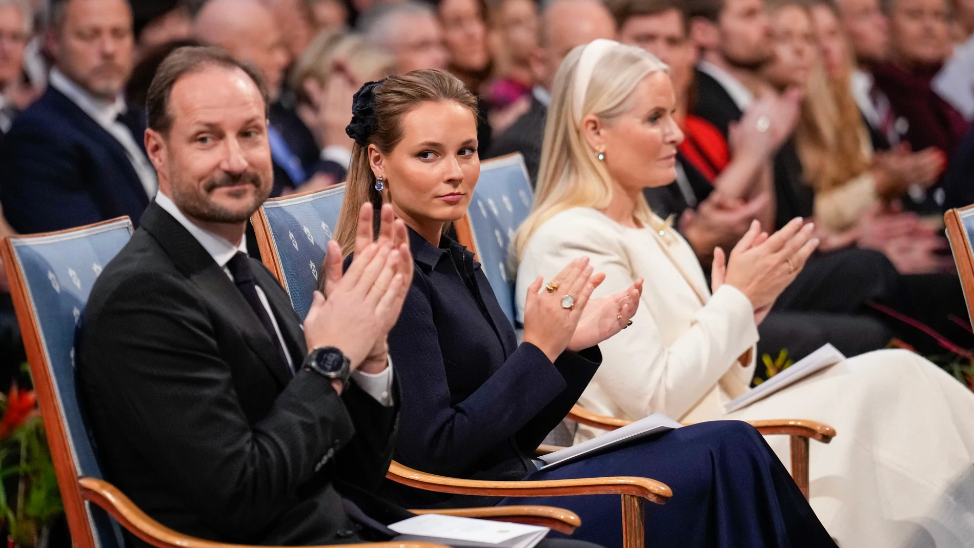 Ingrid Alexandra Debuta En El Nobel De La Paz Con Un Look Azul Marino ingrid-alexandra-debuta-en-el-nobel-de-la-paz-con-un-look-azul-marino
