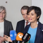 La ministra de Vivienda Isabel Rodriguez y el alcalde de Vigo Abel Caballero, visitan las viviendas en la Gran V&iacute;a de Vigo