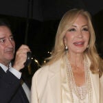 El look de Carmen Lomana en el Teatro Real. 