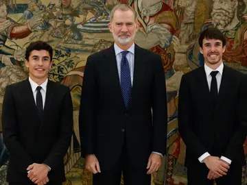 El rey recibe en audiencia a Marc Márquez, campeón del mundo de MotoGP y Álex Márquez, piloto de Gresini, subcampeón del Mundo de MotoGP. MADRID, 11/12/2025.-El rey Felipe VI recibe en audiencia a Marc Márquez (i), campeón del mundo de MotoGP y Álex Márquez, piloto de Gresini, subcampeón del Mundo de MotoGP, este jueves en el Palacio de la Zarzuela.-EFE/ JJ Guillén