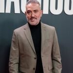 Kiko Hern&aacute;ndez, amenazado de muerte, se encadena con su marido Fran Ant&oacute;n en Melilla y se suma a su huelga de hambre