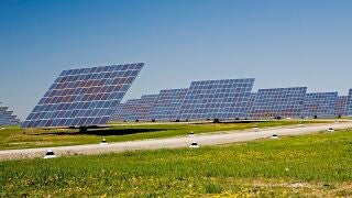 Imagen de archivo de una planta solar. 