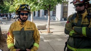 La huelga de los bomberos forestales de Madrid contra la empresa ...