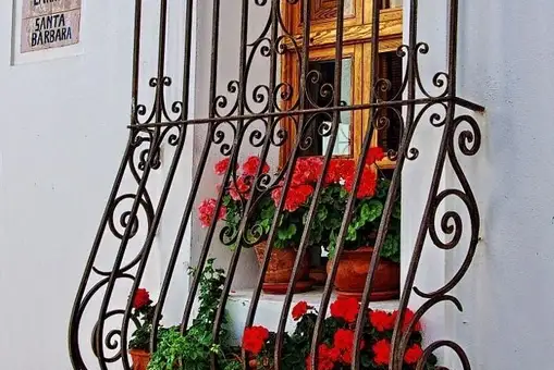 Por qué las rejas curvas son más útiles de lo que parecen, un detalle que pocos conocen Por qué las rejas curvas son más útiles de lo que parecen, un detalle que pocos conocen