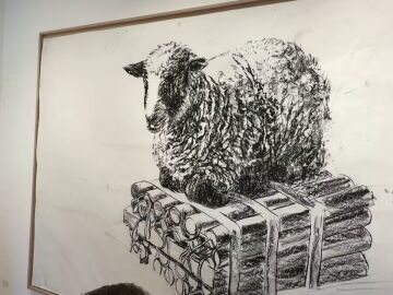 Adel Abdessemed, el artista que rompe con los tabúes religiosos está en Roma