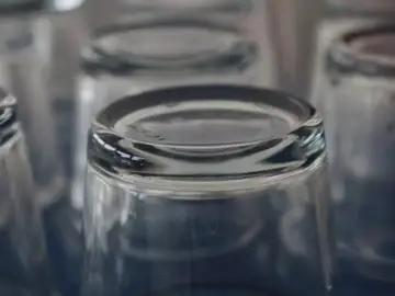 Por qué los vasos y tazas siempre deben guardarse boca abajo: muy pocos lo saben Por qué los vasos y tazas siempre deben guardarse boca abajo: muy pocos lo saben