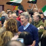 Feij&oacute;o y Mar&iacute;a Guardiola participan en un acto electoral en Navalmoral de la Mata