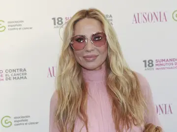 El look de Marta Sánchez. El look de Marta Sánchez.