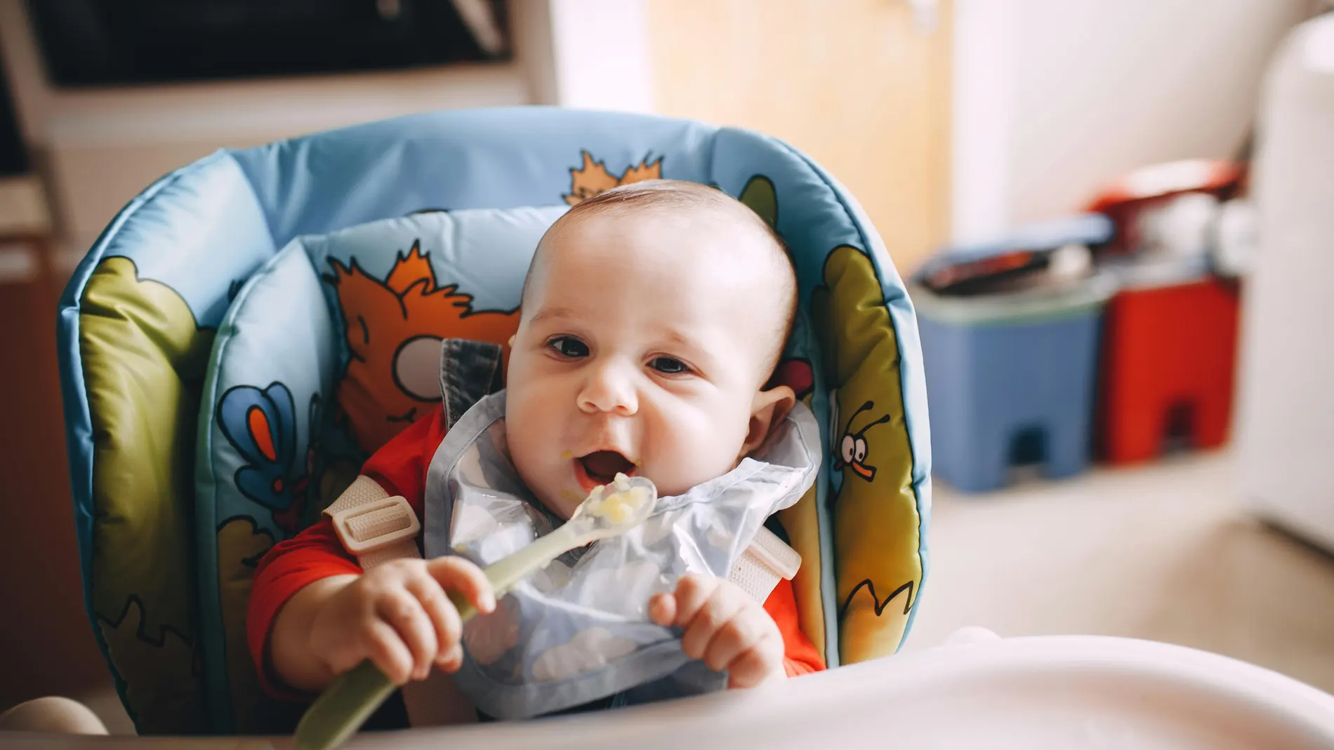 Bebé comiendo