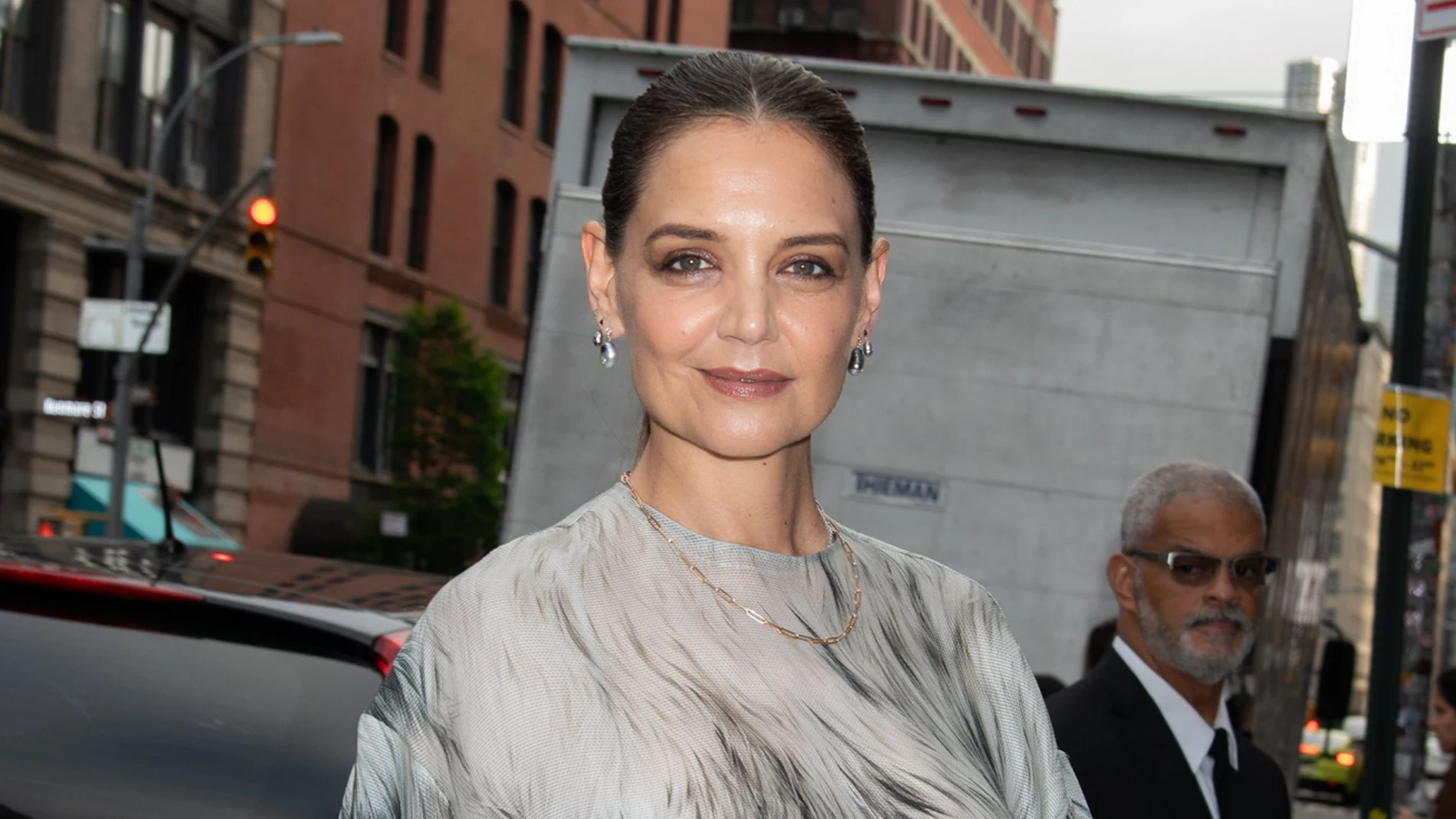 Katie Holmes cumple 46: así ha evolucionado su estilo hacia uno de los