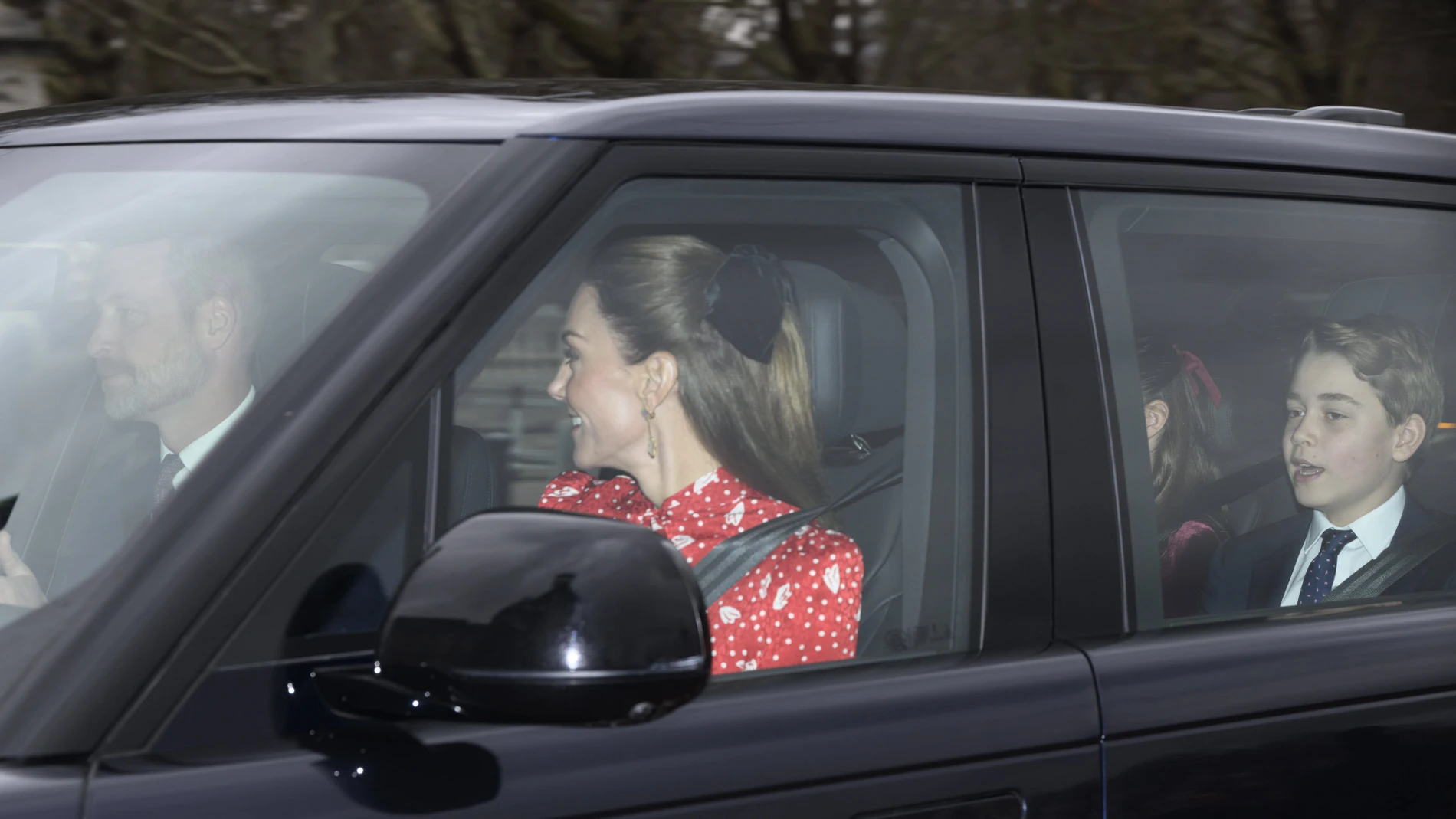 Los príncipes de Gales llegan al Palacio de Buckhingham para el almuerzo de Navidad