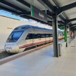 Tren en la estaci&oacute;n de Huelva
