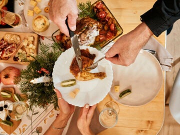 Aunque suele haber mucha m&aacute;s comida en las mesas, tenemos que controlarnos y saber hasta d&oacute;nde llegar