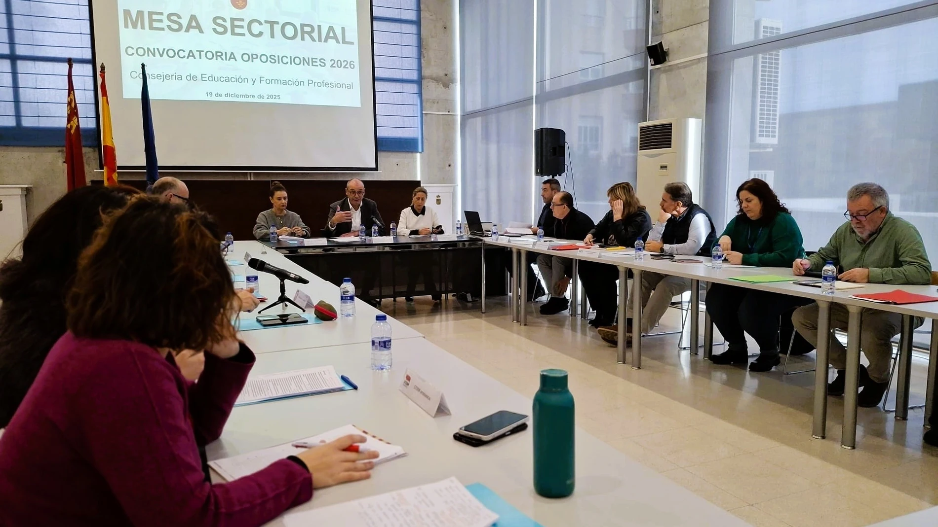 El consejero de Educación y Formación Profesional, Víctor Marín, preside la Mesa Sectorial de Educación en la que se han aprobado los nuevos modelos de exámenes prácticos de las oposiciones a docentes Carme Ripollés / Europa Press 19/12/2025