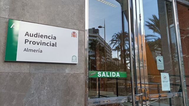Entrada de la Audiencia Provincial de Almer&iacute;a.