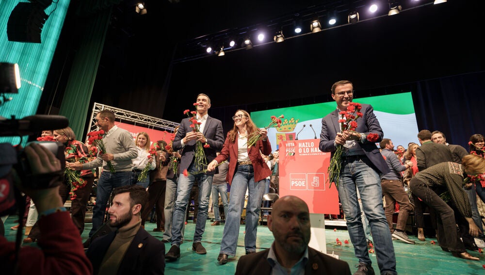 Sánchez y Gallardo participan en el acto de cierre de campaña del PSOE en Villanueva de la Serena