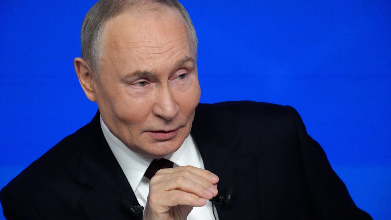 「ドアから来てください！」プーチン大統領はゼレンスキー氏を「才能ある芸術家」と呼んで嘲笑し、彼の前線訪問に疑問を呈した。