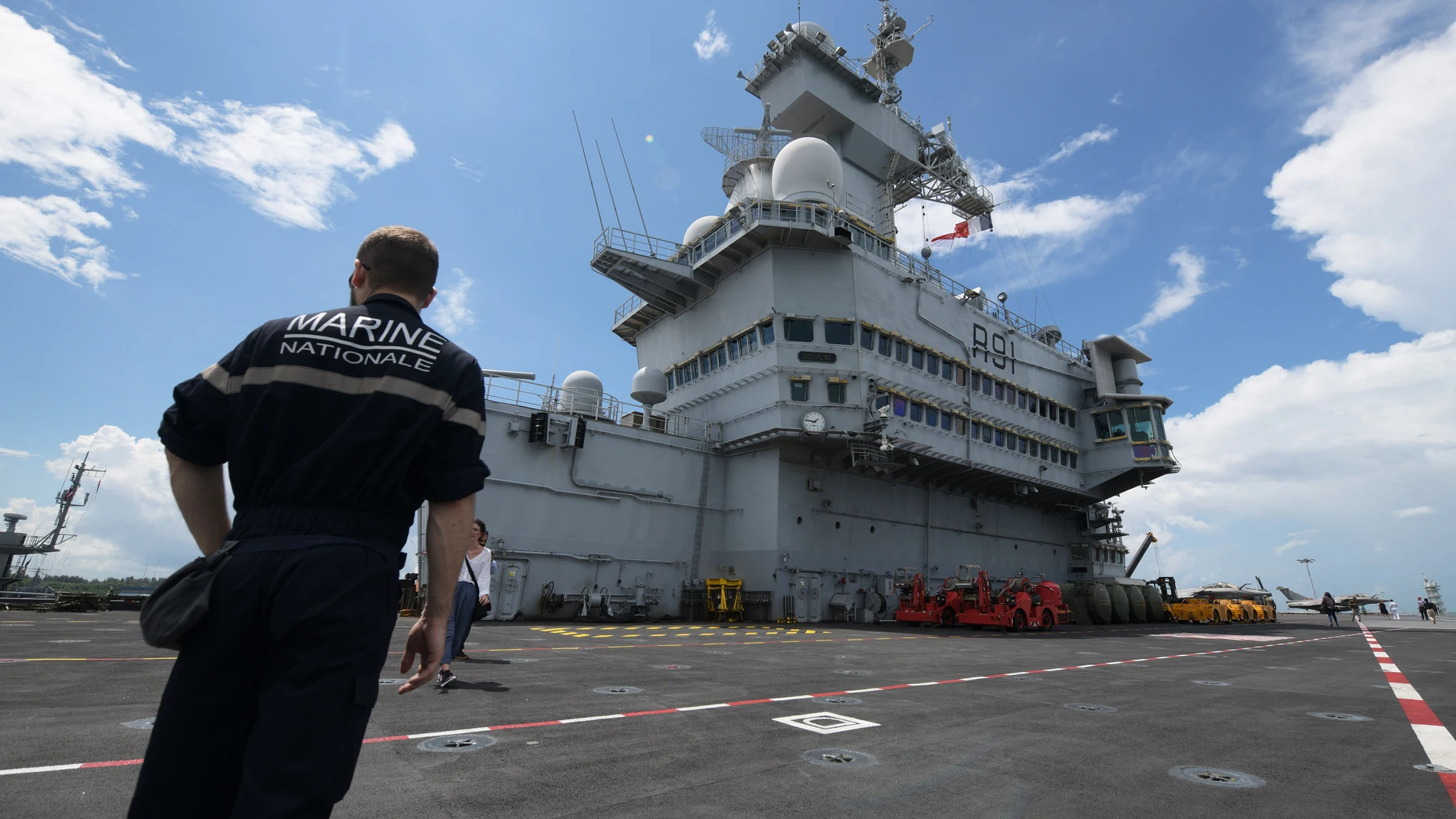 (Foto de ARCHIVO) 2019?5?28?.??????——???????????????..5?28??????????????????????????????????????????????473??????????????5??????????????????.???? ??????..A soldier on duty onboard the French aircraft carrier ''Charles de Gaulle'', berthed in Singapore's Changi Naval Base on May 28, 2019. Today, the French carrier ''Charles de Gaulle'' arrived in Changi Naval Base while on a 5-month deployment as part of the French Task Force 473..By Xinhua, Then Chih Wey..????????????2019?5?28? Europa P...