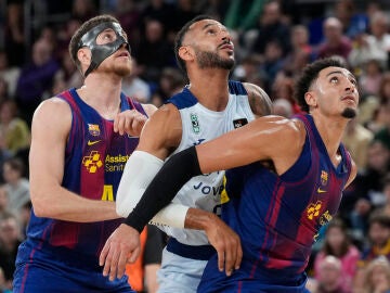 Norris, Hanga y Parra, atentos al rebote