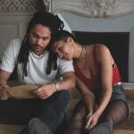 Luka Sabatt e Indya Moore en una escena de la cinta