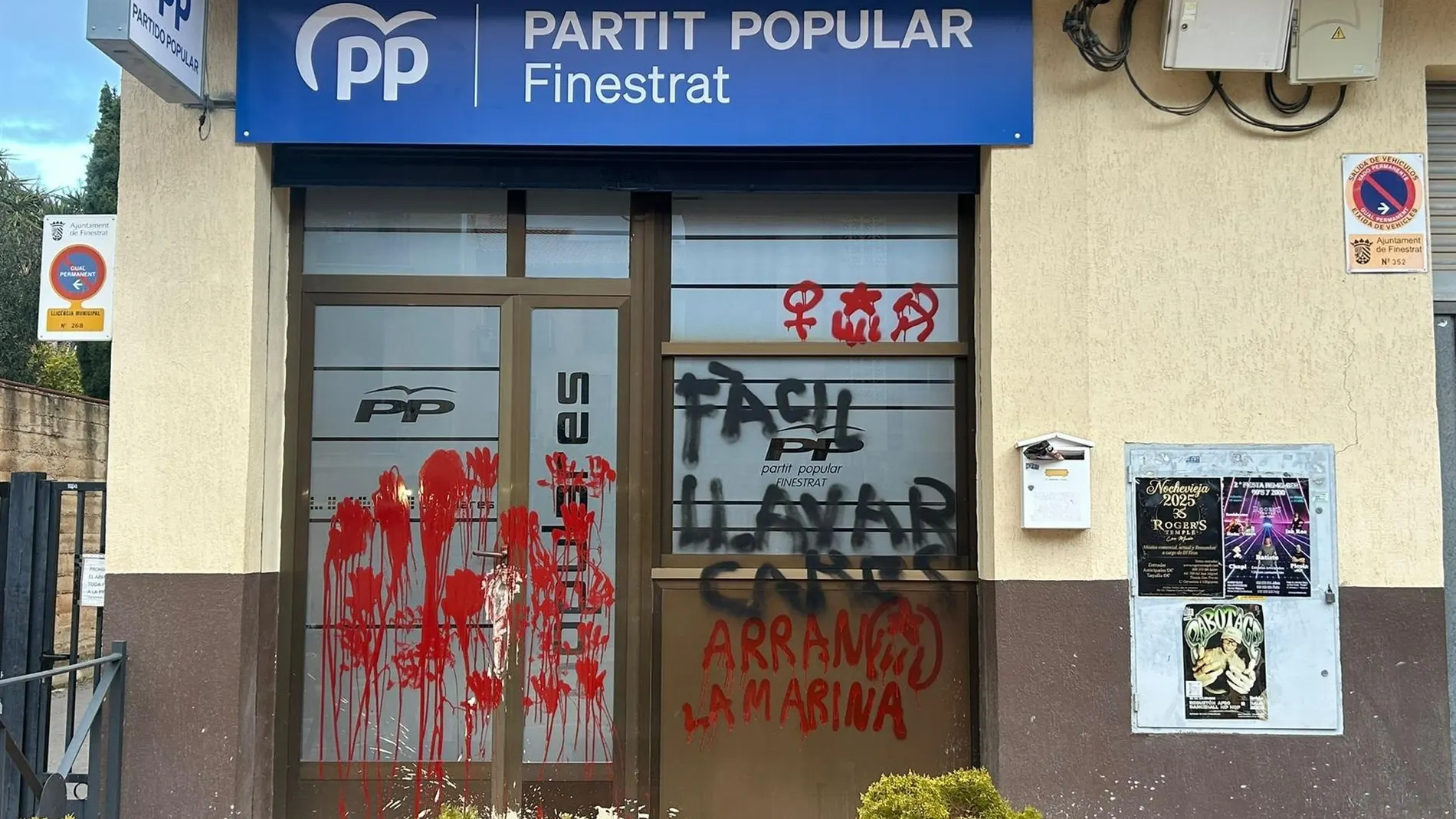 Atacan con pintadas la sede del PP en Finestrat (Alicante), localidad de la que era alcalde Pérez Llorca