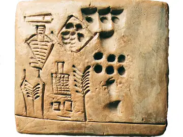 En el extremo inferior izquierdo aparece el nombreKushim Arqueología