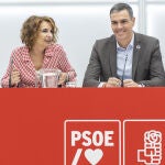  El secretario general del PSOE, Pedro S&aacute;nchez, acompa&ntilde;ado por Mar&iacute;a Jes&uacute;s Montero, durante una reuni&oacute;n de la Comisi&oacute;n Ejecutiva Federal del PSOE.