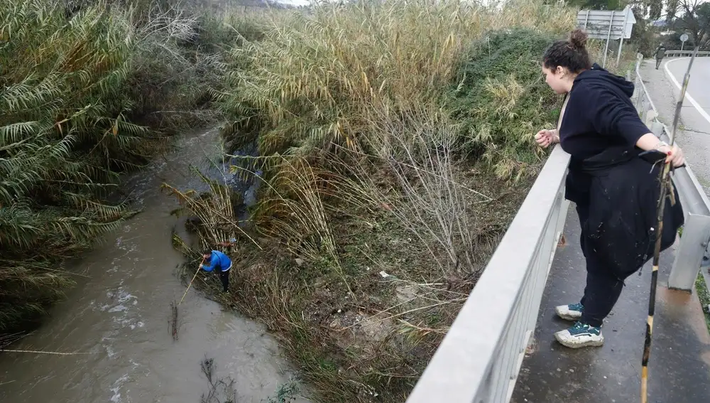 Sucesos.- Hallan un cuerpo en el lugar donde se busca tras lluvias a dos desaparecidos en Alhaurín el Grande (Málaga)