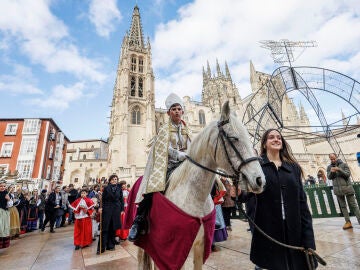 El Obispillo recorre las calles de Burgos