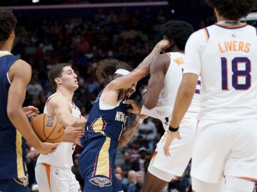 New Orleans Pelicans guard Jose Alvarado, left, and Phoenix Suns center Mark Williams (15) get into a scrum during the third quarter before both were ejected during an NBA basketball game in New Orleans, Saturday, Dec. 27, 2025. (AP Photo/Matthew Hinton)