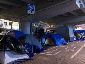 153 personas han sido realojadas tras el desalojo del antiguo instituto B9 de Badalona (Barcelona)
