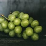 Cinco trucos para elegir las mejores uvas para Nochevieja: as&iacute; se deben conservar y presentar, seg&uacute;n un frutero