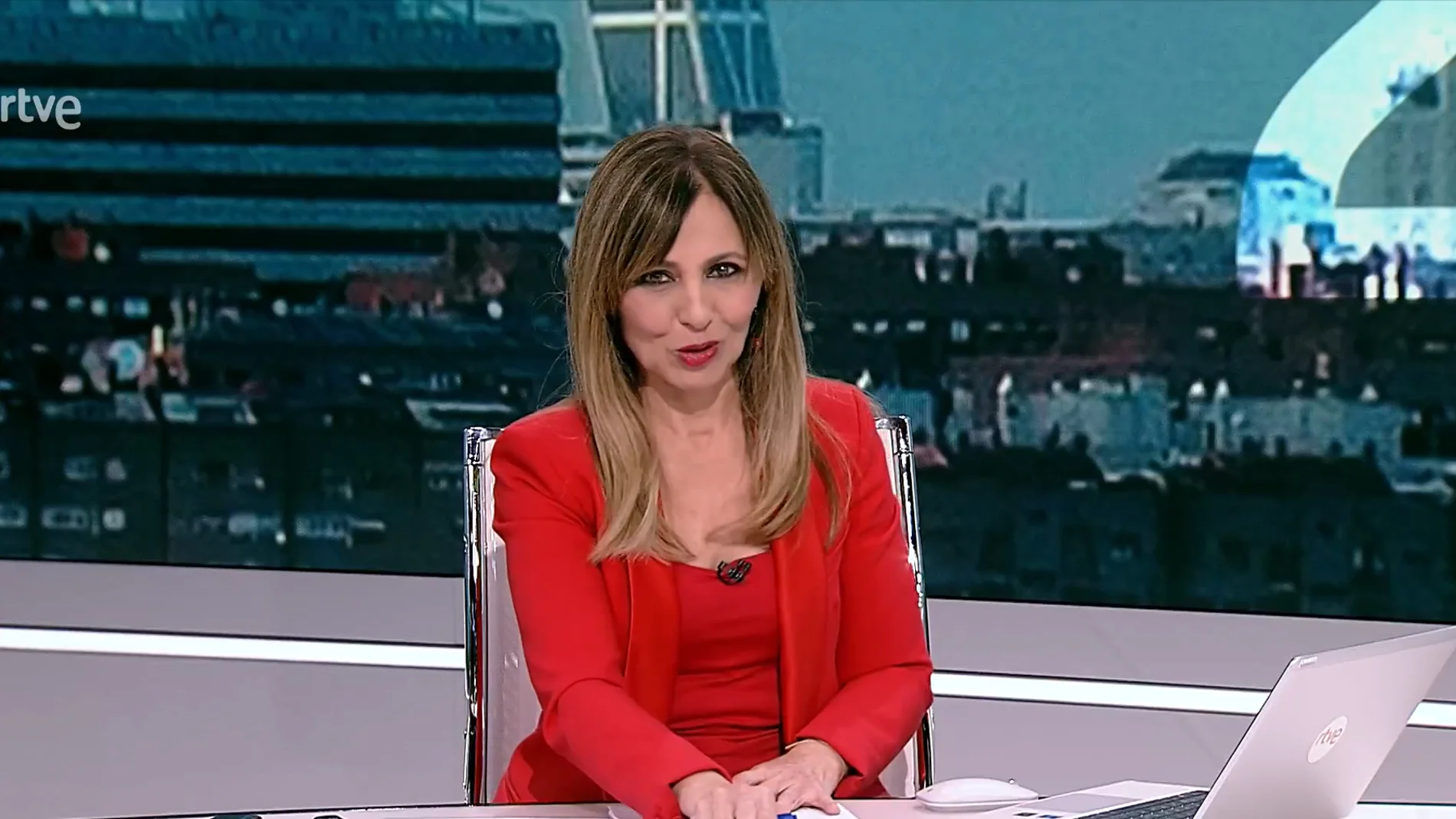 El Canal 24 horas despide entre lágrimas a la periodista Ángeles Blanco tras más de 30 años de servicio público
