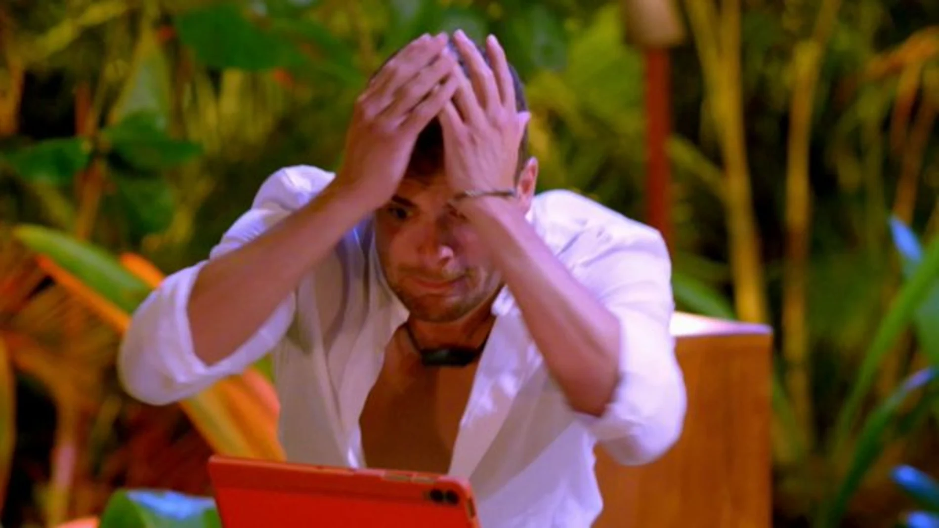 Darío explota de rabia tras ver las imágenes de su novia Almudena con Borja en 'La isla de las tentaciones 9'