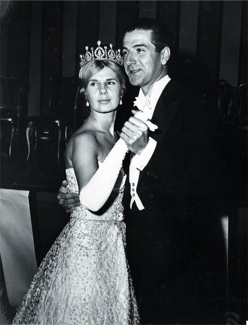 Cayetana Fitz-James Stuart y Luis Martínez de Irujo, XVIII duques de Alba en el Imperial Ball de Nueva York, 1959