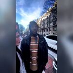 El actor Sambou Diaby denuncia que le echaron de un bar en Bilbao: "Aqu&iacute; no puedes vender"