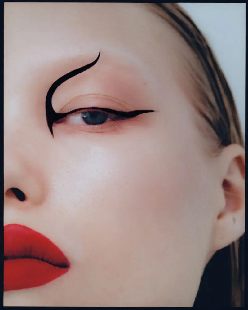 Julia Román, maquilladora: “Menos máscara, más textura real, así será el maquillaje en 2026”