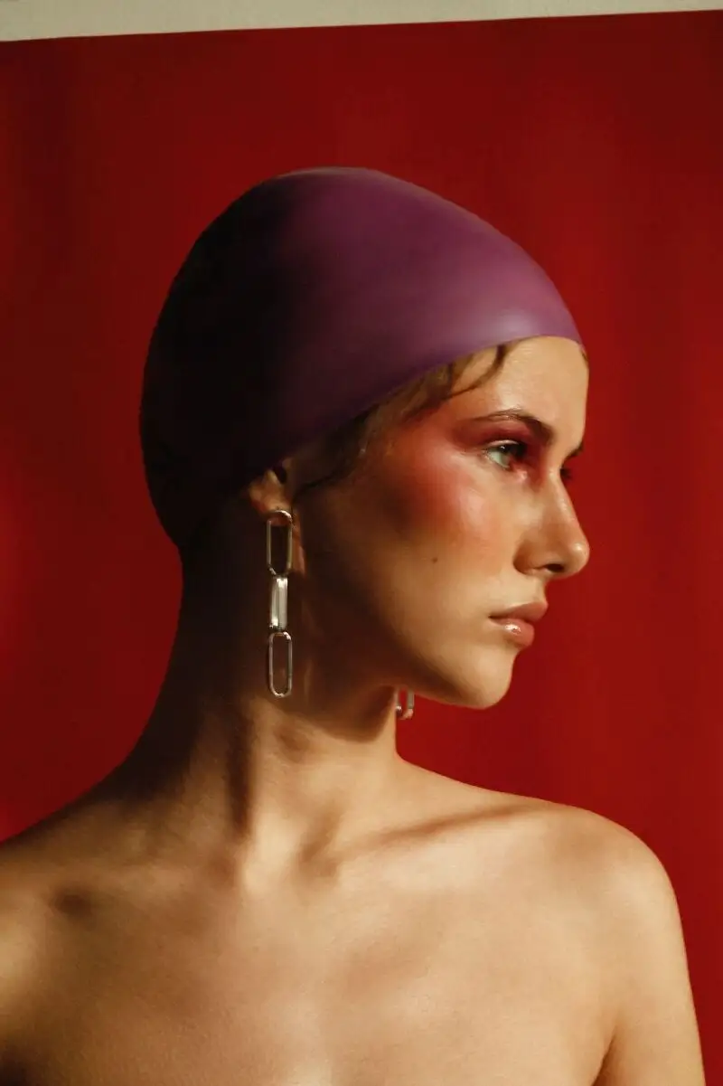 Julia Román, maquilladora: “Menos máscara, más textura real, así será el maquillaje en 2026”