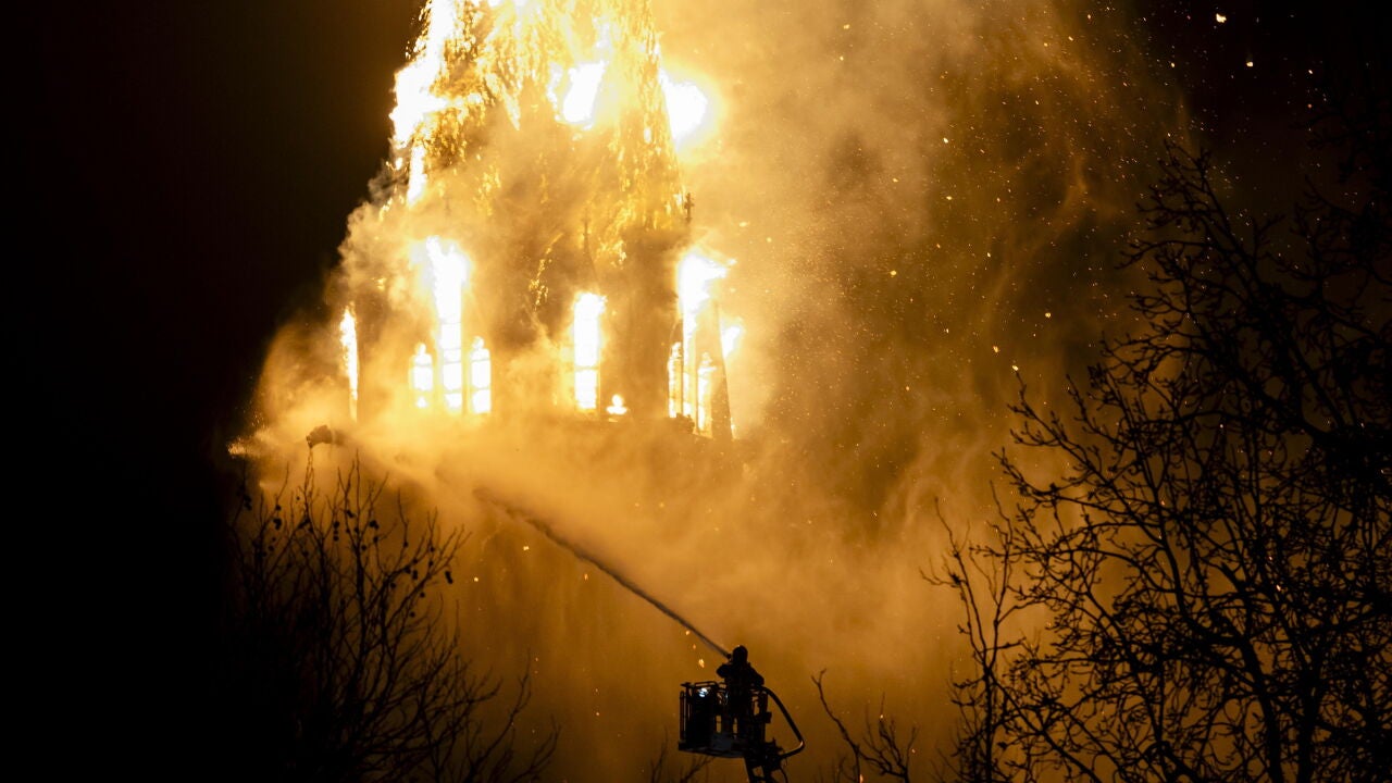 Un incendio destruye la histórica iglesia de Vondelkerk en Ámsterdam durante Nochevieja